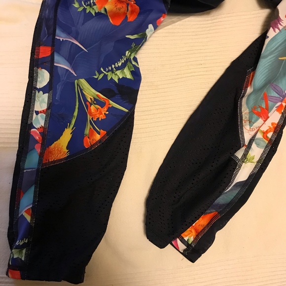 Athleta Tropical Precision Leggings Floral & Navy - Picture 5 of 5